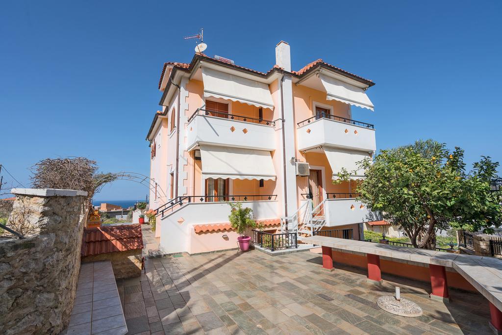 Araucaria Villa Atsipopoulo Exterior photo